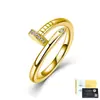 Anillo de botón de plata S925 con moissanita transfronterizo europeo y americano, anillo versátil con un diseño de nicho de lujo ligero, en stock para entrega directa