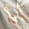 Sandálias de Salto Alto e Saias da Moda Estilo Coreano Versátil Chinelos Abertos ao Dedo 2024 Roupa para Uso Externo