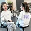 Camiseta de manga comprida para meninas, nova coleção outono 2026, estilo outono inicial, base de algodão puro, top para look de duas peças primavera e outono infantil