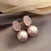 Pendientes de Perla de Circonita de Moda de Aguja Plateada Pendientes de Botón Retro de Lujo Ligero de Nicho Francés Pendientes Nuevos 2026