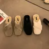 Mules de punta cerrada y suela plana para mujer, zapatos para uso en exteriores, nuevo estilo 2026, otoño e invierno, slip-on, medias zapatillas, zapatos peludos