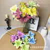 Lírio de Três Cabeças Flor Impressa em 3D Decoração de Mesa de Sala de Jantar de Sala de Estar Arranjo de Flores de Parede de Fundo Flor Artificial Jardim de Monet Fundo 3D Decoração de Casamento