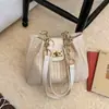 Bolso Cruzado de Paja Tejida de Alta Capacidad, Nuevo y Elegante, para Mujer, Adecuado para el Trabajo y los Viajes Diarios, con un Diseño Sencillo y Correa Ancha para el Hombro
