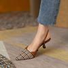Sandalias de punta puntiaguda estilo francés para mujer, novedad de verano 2022, con hebilla, tacón fino y bloque de color, tacones altos y bajos.