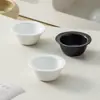 Plato con borde a dos tonos blanco y negro estilo japonés pintado a mano, adecuado para servir botanas, condimentos o como plato para mojar para hot pot