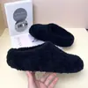 Sandálias slip-on 2026 da moda, de cor sólida, versáteis e únicas que não cansarão seus pés mesmo após ficar em pé por muito tempo, oferecendo um visual limpo e arrumado para mulheres