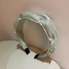 Corea del Sur moda accesorios para el cabello diseño de textura plisada mercerizada ligera diadema de borde ancho de perlas temperamento alto diadema superior de cráneo