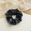 Coleção de Inverno 2025: Tecido de Alta Qualidade, Scrunchie de Veludo Elegante e Estiloso, Acessório de Cabelo para Mulheres, Prendedor de Rabo de Cavalo
