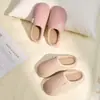 Zapatillas de algodón cálidas para hombre y mujer, estilo pareja otoño e invierno, para interior, antideslizantes, de suela gruesa, zapatos de algodón con suela suave de felpa
