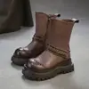 Jie Zhou 2026 Outono Novo Estilo Primeira Camada Couro Bovino Estilo Retrô Design Welt Design Velcro Botas de Cano Curto Bico Redondo Salto Grosso Sapatos Femininos