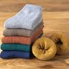 Calcetines de tubo otoño e invierno color liso calcetines de rizo forrados de felpa gruesos invierno hombres y mujeres calcetines de toalla cálidos de lana estirada fabricantes