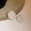 Brincos de Agulha Prata com Diamantes e Pérolas, Design de Borla em Flor, Brincos Estilosos e Luxuosos com um Toque de Alto Padrão