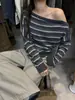 Solo Uno VI+ Nuevo Otoño Estilo Coreano Bloque de Color Rayas Ajustado Hombros Descubiertos Manga Larga Suéter de Punto para Mujer 99206