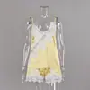 Conjunto de dos piezas de camisola y shorts de encaje satinado empalmado europeo y americano, ropa de dormir de satén suave y cómoda, se puede usar como ropa de casa para mujeres