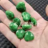 Cuentas Sueltas de Jadeita Verde con Agujero Pasante en Forma de Corazón con Fondo Blanco y Diseño de Corazón Verde Claro para Pulseras, Collares, Aretes, Pasadores de Cabello y Colgantes