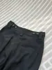 ¡Muy recomendable! ¡La textura es increíble! Súper estiliza~ El diseño de cintura plisada del pantalón de traje le da un aspecto de pierna recta, elegante y con caída