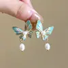 "Entre Verde y Verde" Pintura al Óleo Retro Francesa Pendientes de Mariposa y Perla Pendientes de Clip para Oreja Antiguos Literarios Disco de Espiral para Mosquitos