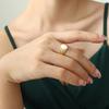 Nueva joyería francesa de dopamina, venta al por mayor, anillo de concha blanca resistente a la decoloración para mujer, Joker, comercio electrónico transfronterizo, acero de titanio