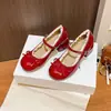 Sapatos de Couro Elegantes para Ballet com Laço de Fita para Mulheres, Novo Verão 2026 com Acabamento em Renda, Aumentadores de Altura, Estilo Mary Jane, Tendência