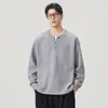 Sudadera de cuello redondo de peso pesado de imitación de dos piezas para hombre, nuevo estilo otoño 2026, holgada, casual, versátil, simple, top de punto moderno