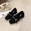 2026 Novo Bege Retro Camurça Bico Quadrado Rebite de Pérola Corte Médio Slip-On Salto Bloco Versátil para o Dia a Dia Sapatos Individuais para Mulheres