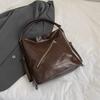 Bolso de mano para mujer, nueva mochila de viaje de gran capacidad 2024, bolso bandolera con cadena de color contrastante, bolso tipo cubo para otoño e invierno.