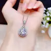Collar Colgante de Moissanita Simulada Diamante Forma de Gota de Agua Súper Brillante Grado D Chapado en Platino Pt950 Microincrustado Ocho Corazones y Ocho Flechas