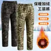 Calças Camufladas Grossas Forradas com Lã para o Inverno Masculinas, Calças Casuais de Corte Reto, Calças Cargo Versáteis Largas, Calças de Trabalho Resistentes ao Desgaste com Malha