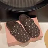 Novas Chinelos Femininos Macios de Pelúcia 2026 Outono Confortáveis Retro Poá Fivela Birkenstock Sola Grossa