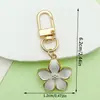 Chaveiro de Flor com Gota de Óleo Perolada Transfronteiriço Pétalas Grandes de Flor de Cerejeira Estilo Simples Bolsa para Pen Drive Pequeno Pingente para AirPods