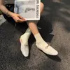 2024 Novas Meias-Sapatos Baotou com Fivela de Cavalo Femininas de Verão Sapatos Mule Sapatos Baixos Couro Genuíno Celebridade da Internet Sandálias Preguiçosas