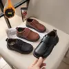 Sapatos Casuais Pretos para Meninos, Estilo Britânico, com Cadarço e Velcro, Novos para Primavera e Outono, Material de Couro, Antiderrapantes, Respiráveis, de Alta Performance