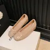Nuevo modelo de primavera, aumento interno de altura de 4.5 cm, zapatos planos de ballet súper suaves con punta cuadrada y lazo para mujer, con un toque de alta gama