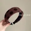 Elegante Faixa de Cabeça Grande de Bolinhas para Mulheres com um Toque de Luxo, Faixa de Cabeça Larga de Pelúcia para uma Coroa Alta, Acessório de Cabelo Emagrecedor, Popular nas Redes Sociais