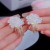 Brincos de Camélia Branca Elegantes Elegantes Brilho Diamante Brilhante Brincos com Franjas Alto Senso Nicho Flores Exquisitas Brincos com Pino de Prata