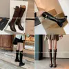 Hebilla de cinturón de alta calidad, elegante y con estilo, botas de caballero dulces y geniales, nuevos artículos de otoño e invierno 2026, botas de mujer de punta redonda, caña alta angulada