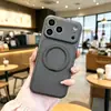 Adecuado para Apple 18 Pro Max, funda de teléfono mate con tacto de piel con soporte magnético giratorio, cubierta protectora con orificio de precisión para iPhone 17