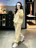 Traje Deportivo Casual de Alta Gama Estilo Europeo para Mujer, Moderno Chic, Rejuvenecedor, Holgado, Adelgazante, Conjunto de Dos Piezas con Sudadera y Pantalones Jogger