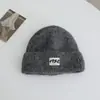 Gorro Tejido de Punto con Patrón de Letras Sencillo Estilo Japonés para Mujer, Nuevo Grueso Cálido de Otoño e Invierno, Hace que la Cara Parezca Más Pequeña