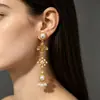 Pendientes de botón de perla de iris francés retro Pendientes colgantes largos con borla de trabajo pesado de la corte Temperamento de lujo ligero Sin agujero en la oreja Clip para oreja