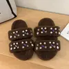 Chinelos fofos da moda, nova coleção outono/inverno 2026, chinelos femininos para uso interno/externo com enfeites de strass, adequados para uso doméstico