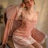 Pijama de Terciopelo Sexy sin Espalda Tentación Camisón Simple de Tirantes Otoño e Invierno Bata Exterior Dulce Belleza Conjunto de Ropa para el Hogar