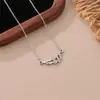 Collar Colgante Curvo de Gota de Agua para Mujer 2025 Nueva Moda Elegante Nicho Diseño Micro-Incrustado Cadena de Clavícula de Alta Gama