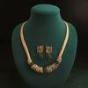 Colgante de Esmeralda Collar Largo para Mujer Cadena de Hueso de Serpiente Retro Industria Pesada Exagerada Pendientes Incrustados con Circonita Set de Joyería de Alta Gama