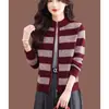 Chaqueta cárdigan de punto con rayas de color contrastante para mujer 2026 Nuevo estilo Elegante Cuello alto Superior Ropa de abrigo Otoño Invierno Tacto de alta gama Cárdigan de punto