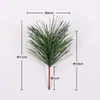 Corona de Decoración Navideña con Ramas de Pino y Enredaderas, Materiales Hechos a Mano para DIY con Flores Artificiales y Bayas Rojas