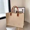 Nova Bolsa Tote de Feltro com Abertura Superior, Letras com Logo, Grande Capacidade, Bolsa Tote de Ombro Versátil