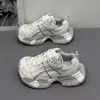 Tênis Dad Feminino 2026 Novo Primavera/Outono Sapatos Brancos Leves Sola Grossa Aumentador de Altura Malha Corrida Casual Esportes