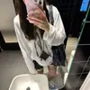 Camiseta de Manga Larga de Algodón Puro con Diseño de Ciervo y Flor de Ciruelo de Otoño para Mujer 2026 Nuevo Estilo Coreano Holgada Sensación Perezosa Top Blanco Capa Base