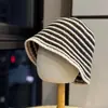 Chapéu bucket listrado preto e branco simples retrô de alta qualidade para mulheres, proteção solar respirável, cobre o rosto, faz o rosto parecer menor, moderno masculino
